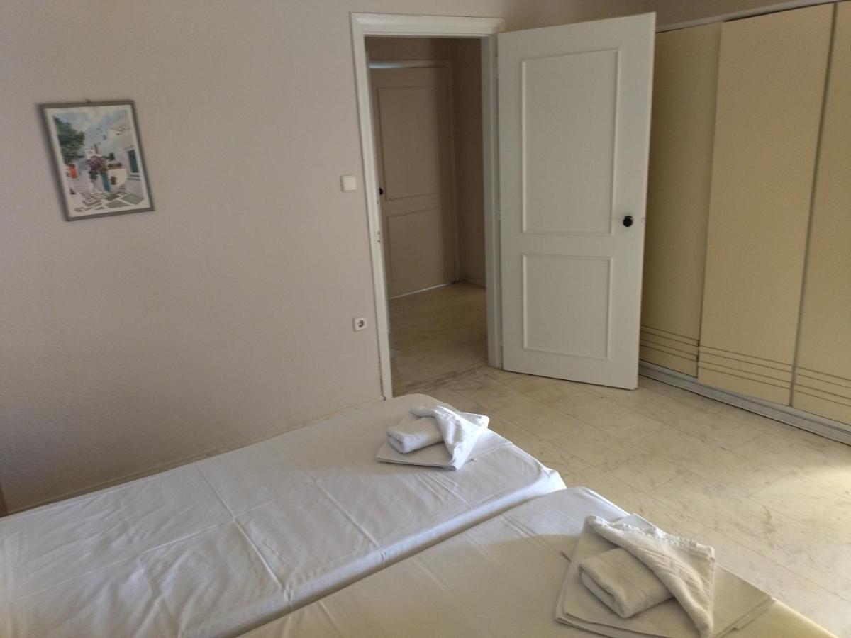 Hotel Haris On The Beach Agia Marina  Bagian luar foto