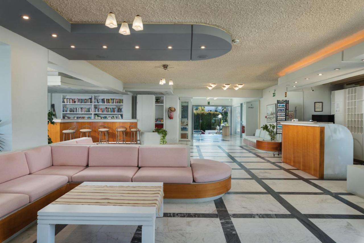 Hotel Haris On The Beach Agia Marina  Bagian luar foto