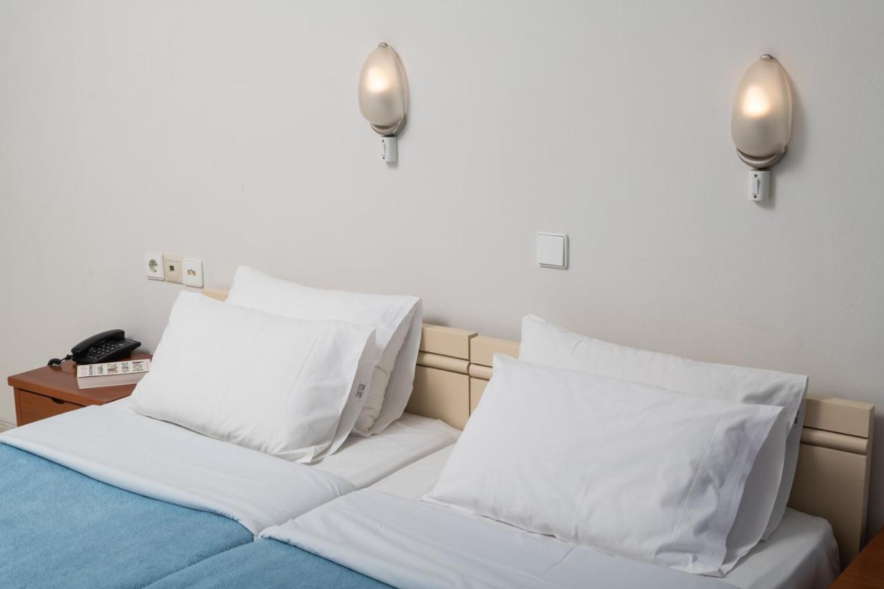 Hotel Haris On The Beach Agia Marina  Bagian luar foto