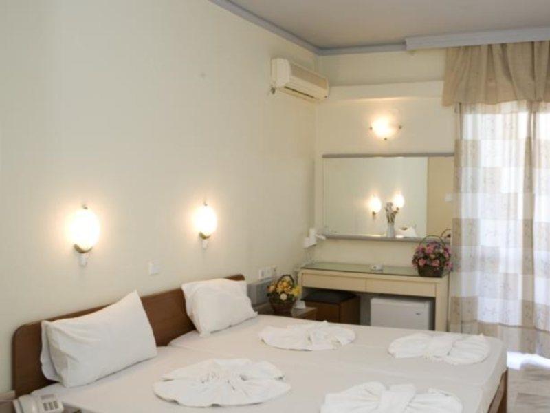 Hotel Haris On The Beach Agia Marina  Bagian luar foto