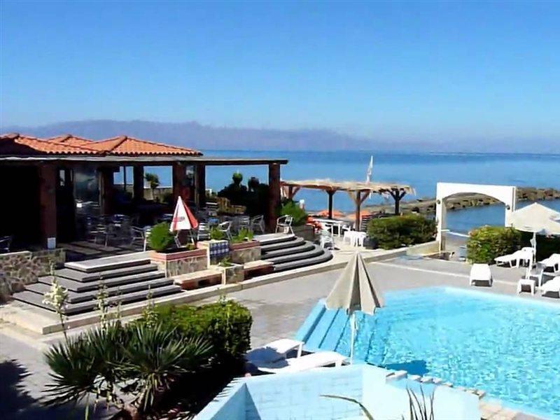 Hotel Haris On The Beach Agia Marina  Bagian luar foto