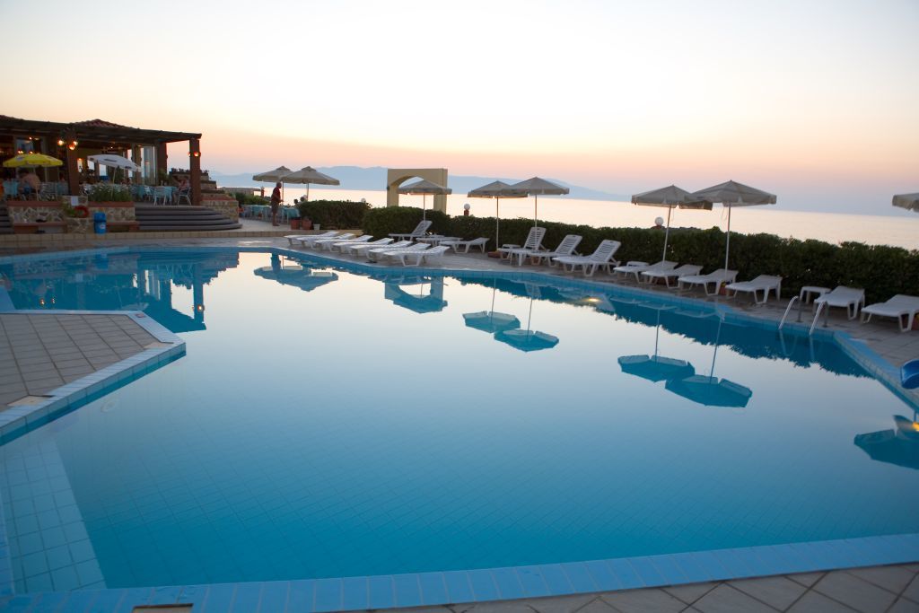 Hotel Haris On The Beach Agia Marina  Bagian luar foto