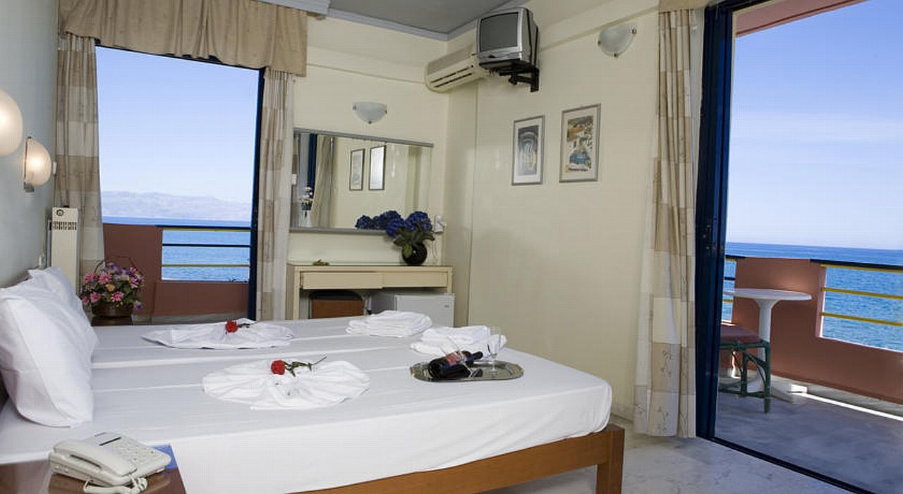 Hotel Haris On The Beach Agia Marina  Bagian luar foto