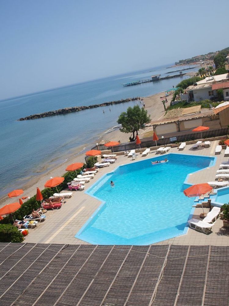 Hotel Haris On The Beach Agia Marina  Bagian luar foto