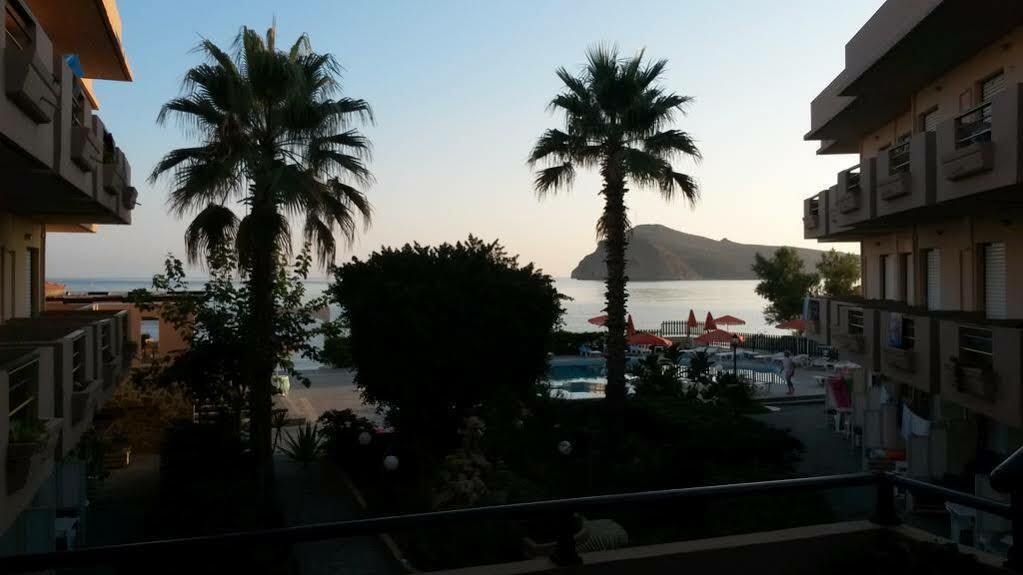 Hotel Haris On The Beach Agia Marina  Bagian luar foto
