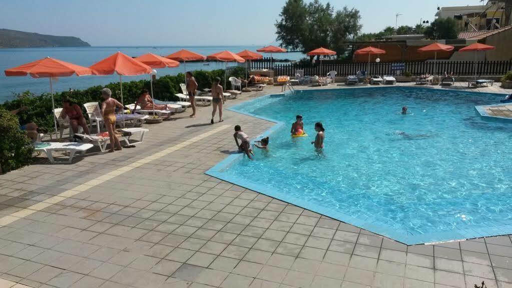 Hotel Haris On The Beach Agia Marina  Bagian luar foto